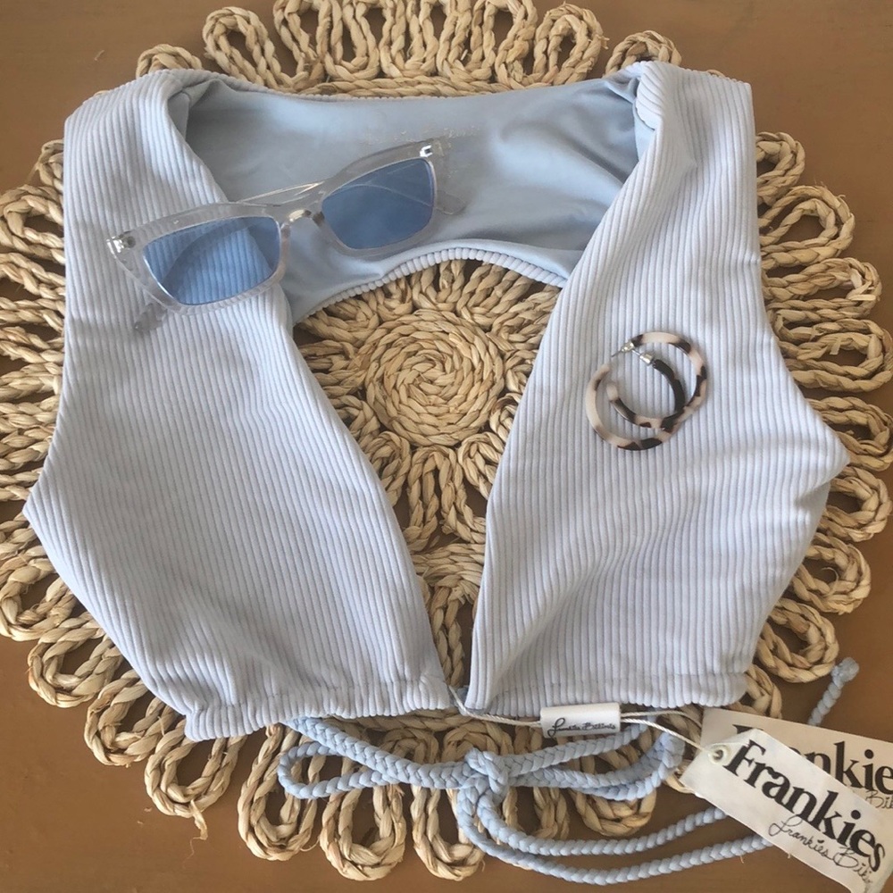 NWT Frankies shea ripped top - in the color cloud